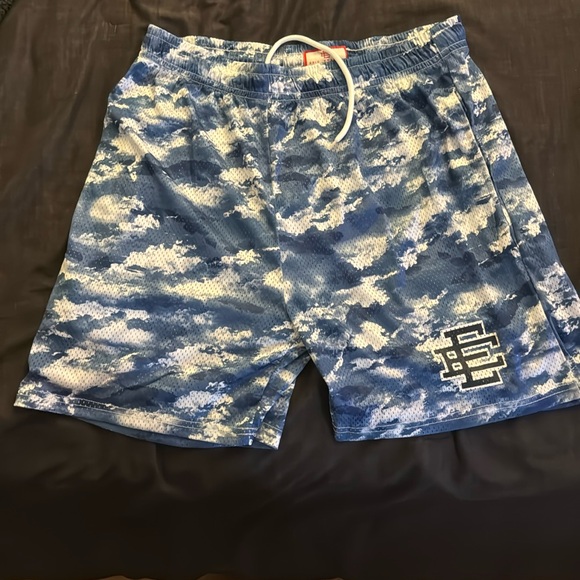 Eric Emmanuel shorts size xxl ( shorts run small above knees)